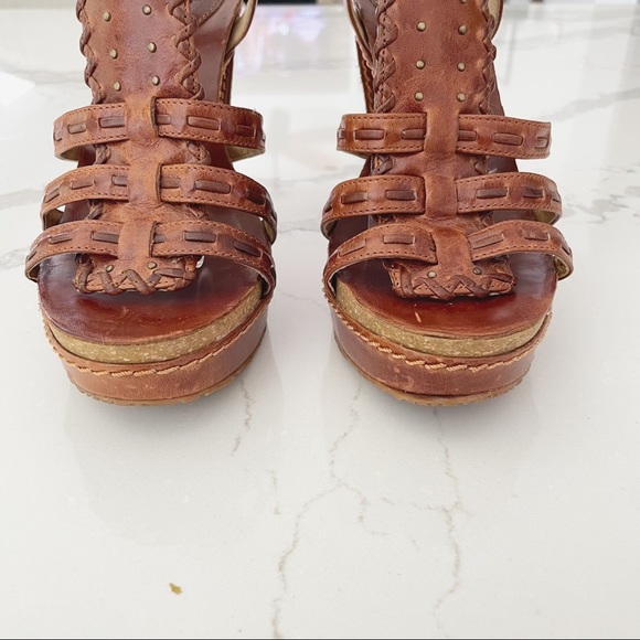 Frye Grace T Strap Leather Heeled Sandals - Picture 5 of 13